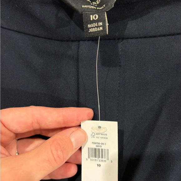 Banana Republic Factory Hayden Tapered Pant Size 10, Navy, NWT. Never worn. - Picture 5 of 5